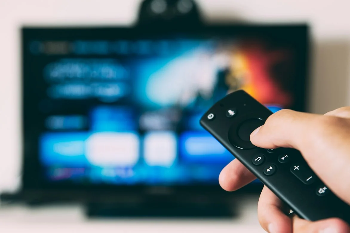 How IPTV works technical diagram showing internet connection to device streaming