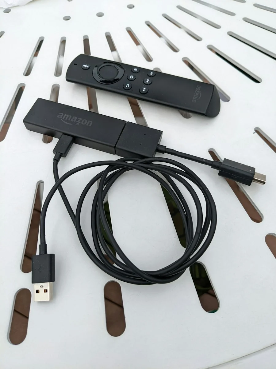 Various devices supporting IPTV including smart TV, smartphone, tablet, computer, and streaming box